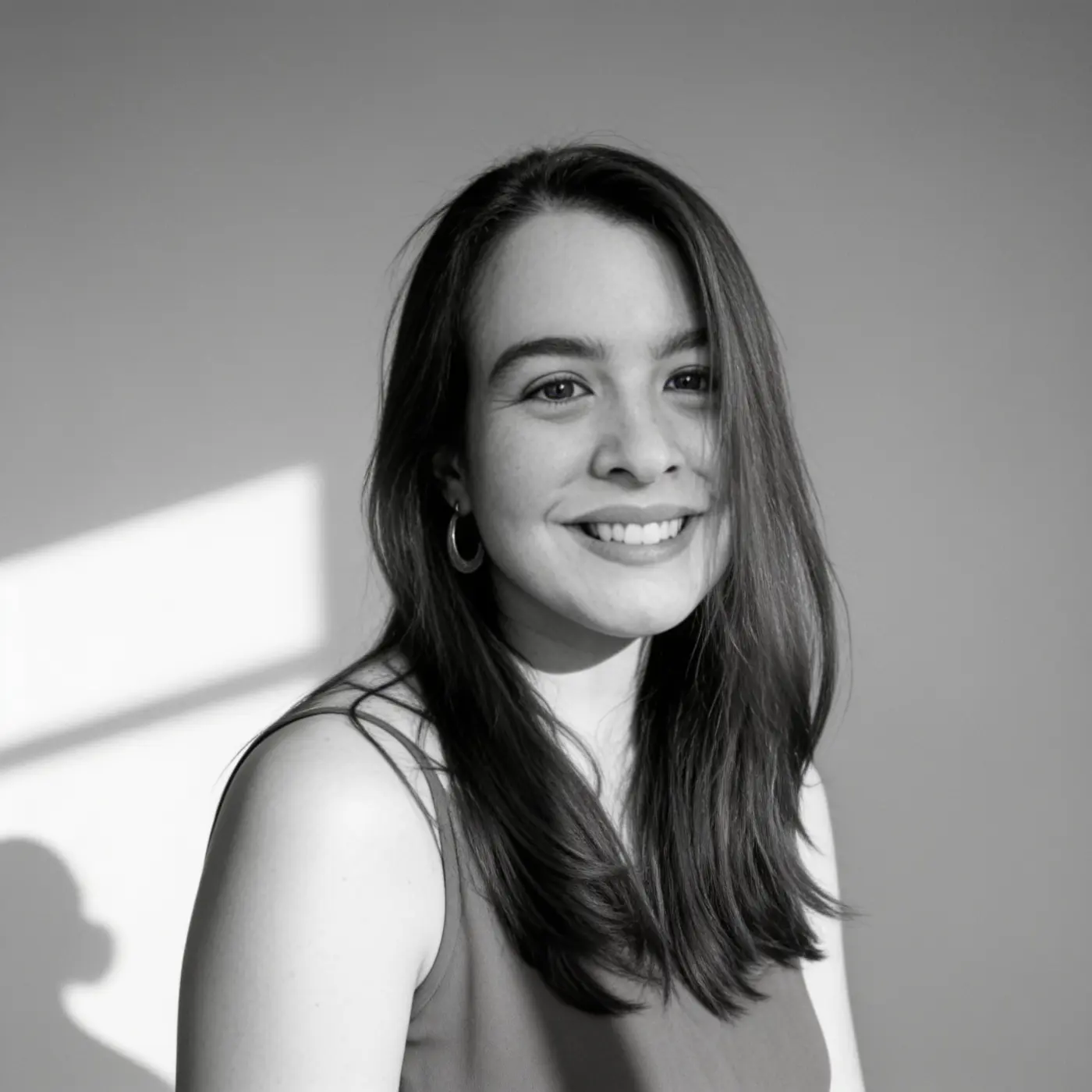 Retrato de Débora Coelho, fundadora e diretora criativa da Empório Isis Maria